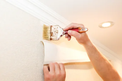 Pose de papier peint à Valloire — revêtements muraux et toiles de verre